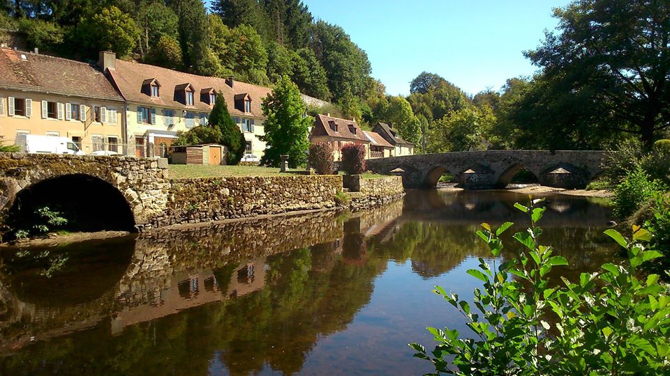 village-houses-small-river-stone-bridge
