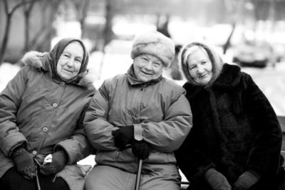 Grandmothers,Girlfriend.black,And,White,Photo,,Grandmothers,On,The,Bench,,Old